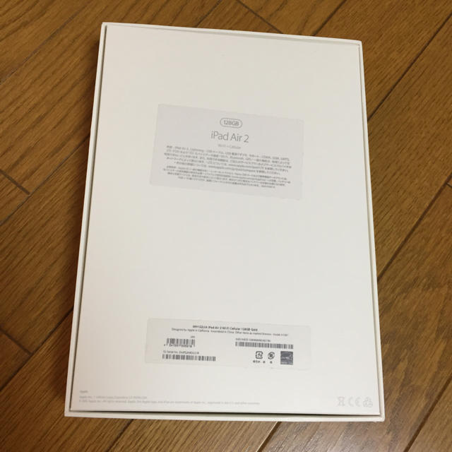 Apple(アップル)のiPad Air2 128GBゴールド空箱説明書シール外箱 スマホ/家電/カメラのスマートフォン/携帯電話(その他)の商品写真