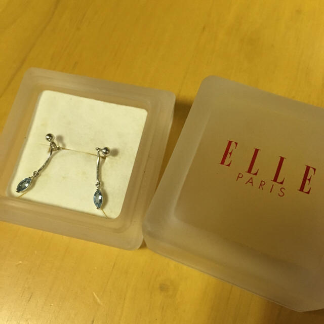 ELLE - ELLE ピアスの通販 by スクエア◻︎｜エルならラクマ