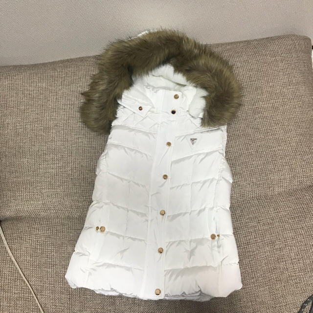 GUESS(ゲス)のGUESS ダウンベスト ※レアです！ レディースのジャケット/アウター(ダウンベスト)の商品写真