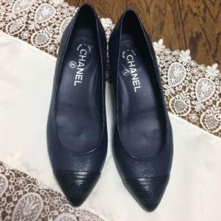 シャネル(CHANEL)の【ymym様専用】超美品！CHANEL シャネル パンプス ネイビー×黒(ハイヒール/パンプス)