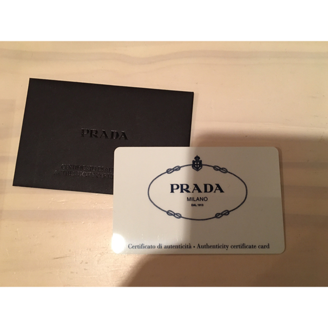 PRADA(プラダ)のツインズ様専用 PRADA  ギャランティカード付きサングラスBOX レディースのファッション小物(サングラス/メガネ)の商品写真