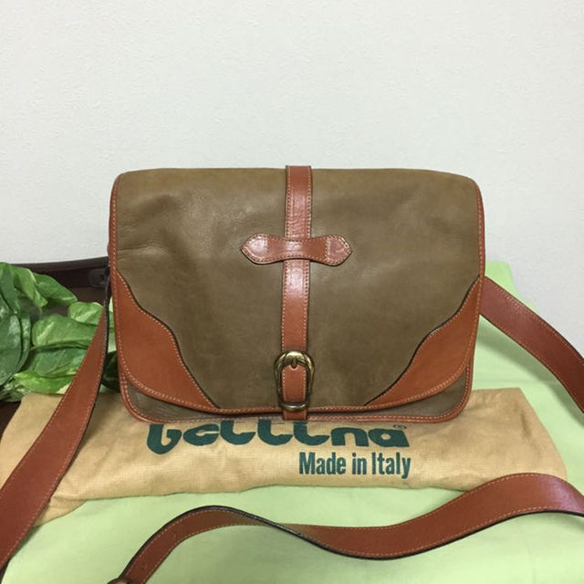 ベッティーナ ショルダーバッグ ブラウン ヌバック×レザー レディースのバッグ(ショルダーバッグ)の商品写真