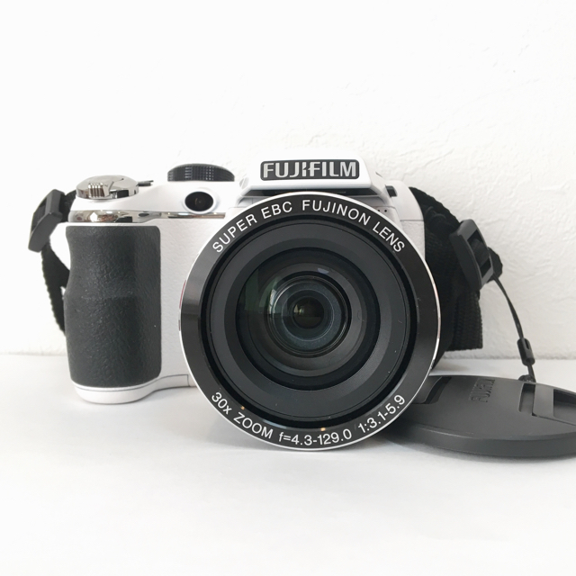 富士フイルム(フジフイルム)のWiFi装備♡FUJIILM 富士フイルム S4500 ホワイト スマホ/家電/カメラのカメラ(ミラーレス一眼)の商品写真