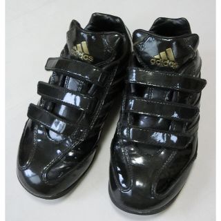 アディダス(adidas)のadidasアディダス　黒いエナメル調で3本のマジックテープのスニーカー19(スニーカー)