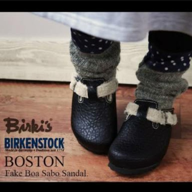 BIRKENSTOCK(ビルケンシュトック)のBIRKENSTOCK Birki's ボストン フェイクボアサボサンダル レディースの靴/シューズ(ローファー/革靴)の商品写真