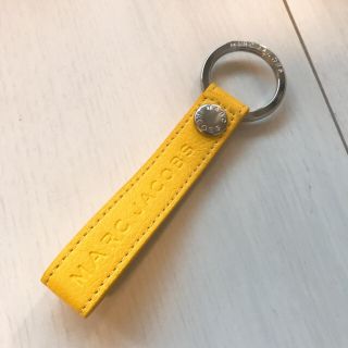 マークジェイコブス(MARC JACOBS)の【未使用】MARC JACOBS キーホルダー イエロー(キーホルダー)