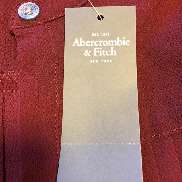 Abercrombie&Fitch(アバクロンビーアンドフィッチ)の今季新品アバクロンビー&フィッチXSボルドーブラウスホリスターアメリカンイーグル レディースのトップス(シャツ/ブラウス(長袖/七分))の商品写真