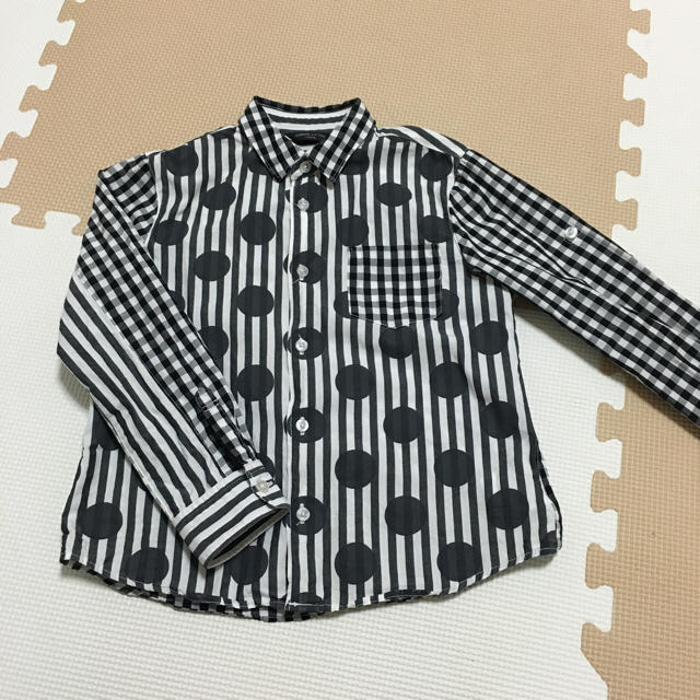 COMME CA ISM(コムサイズム)のコムサイズム 黒白 長袖シャツ120 キッズ/ベビー/マタニティのキッズ服男の子用(90cm~)(ブラウス)の商品写真