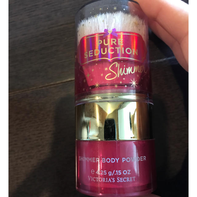 Victoria's Secret(ヴィクトリアズシークレット)のVictoria's Secret shimmer body powder コスメ/美容のコスメ/美容 その他(その他)の商品写真