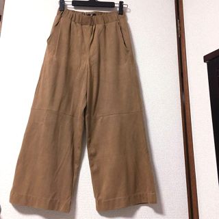 エイチアンドエム(H&M)のH&M・スエード ガウチョ(34)(XS)(カジュアルパンツ)