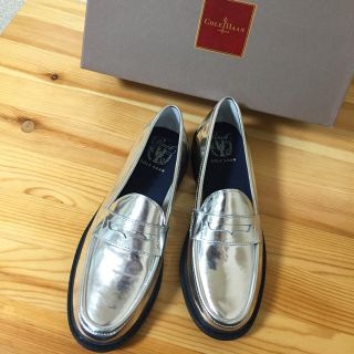 コールハーン(Cole Haan)のコールハーン ローファー 革靴 ブーツ シルバー 23.5(ローファー/革靴)