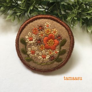 44.お花の刺繍ブローチ✴︎受注製作(コサージュ/ブローチ)