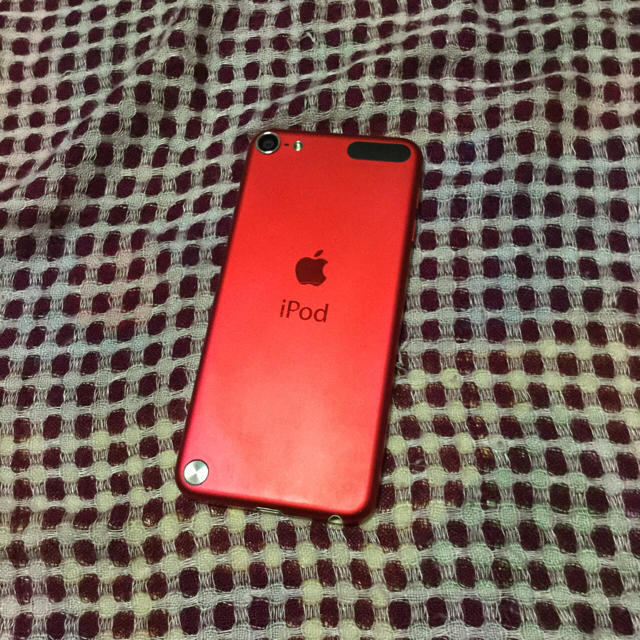 iPod touch(アイポッドタッチ)の【モサリサ様専用】ipod touch 第5世代 64GB RED スマホ/家電/カメラのオーディオ機器(ポータブルプレーヤー)の商品写真