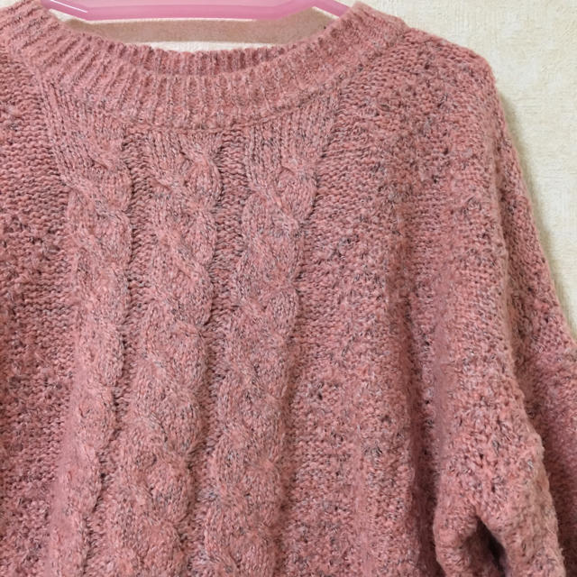 ニットセーター ハイネック ピンク 手編みニット レディースのトップス(ニット/セーター)の商品写真