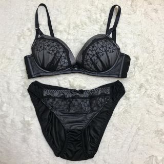 チュチュアンナ(tutuanna)の【未着用・美品】tutuanna E75・パンツL  谷間・Wパッド 上下セット(ブラ&ショーツセット)