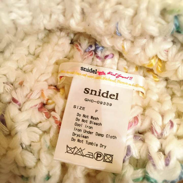 SNIDEL(スナイデル)のsnidel スナイデル ぽんぽん ニット帽 レディースの帽子(ニット帽/ビーニー)の商品写真