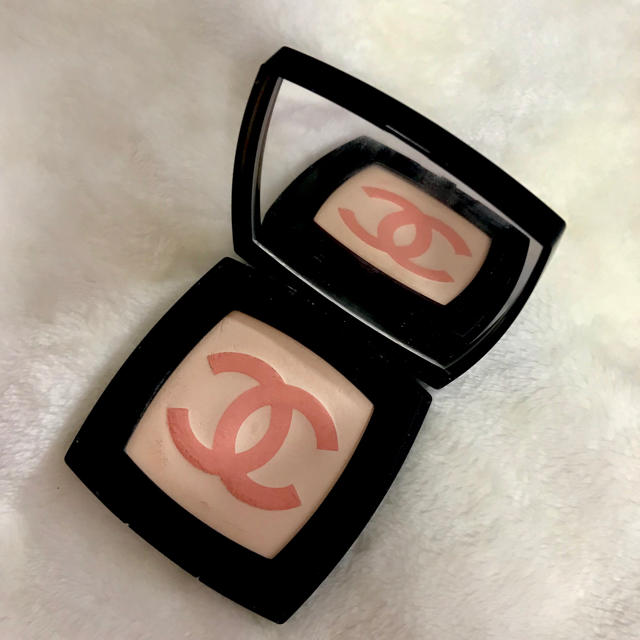 CHANEL(シャネル)のCHANEL パウダー コスメ/美容のベースメイク/化粧品(フェイスパウダー)の商品写真