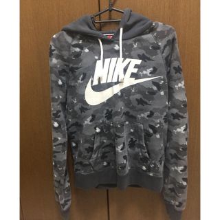 ナイキ(NIKE)のNIKE カモフラパーカー(パーカー)