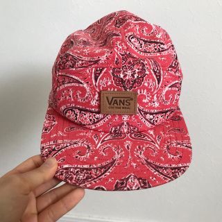 ヴァンズ(VANS)のvans cap キャップ ペイズリー  赤(キャップ)