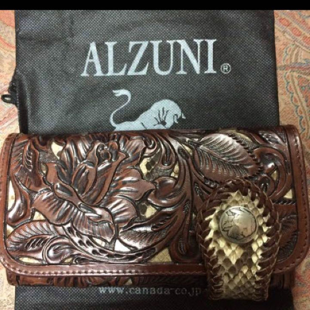 ARIZONA(アリゾナ)のALZUNI☆パイソン☆カービング財布☆美品☆ メンズのファッション小物(長財布)の商品写真