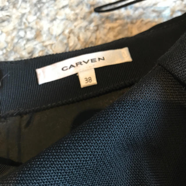 CARVEN(カルヴェン)のCarven カルヴェン 黒 スカート レディースのスカート(ひざ丈スカート)の商品写真