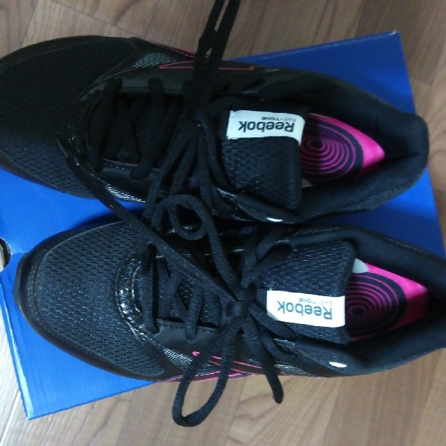 Reebok(リーボック)のReebokスニーカー(black＆pink) レディースの靴/シューズ(スニーカー)の商品写真