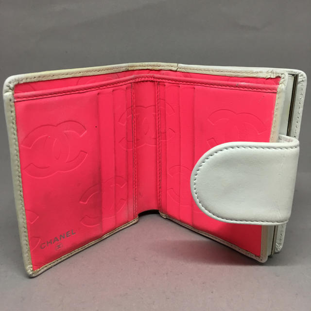 CHANEL(シャネル)の【tas0’shop様専用】シャネル  カンボンライン  白財布 レディースのファッション小物(財布)の商品写真