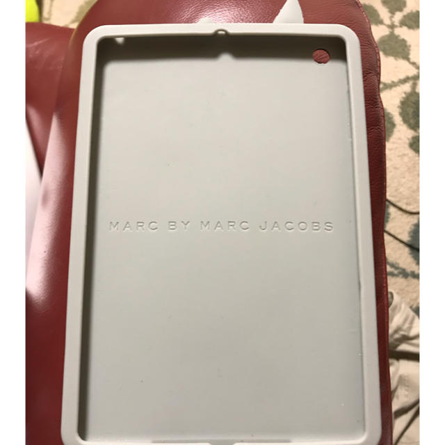 MARC BY MARC JACOBS(マークバイマークジェイコブス)のMARC BY MARC JACOBS iPadminiケース スマホ/家電/カメラのスマホアクセサリー(モバイルケース/カバー)の商品写真