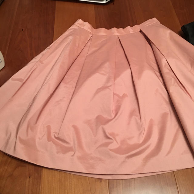 UNIVERVAL MUSE(ユニバーバルミューズ)のピンク色スカート レディースのスカート(ひざ丈スカート)の商品写真