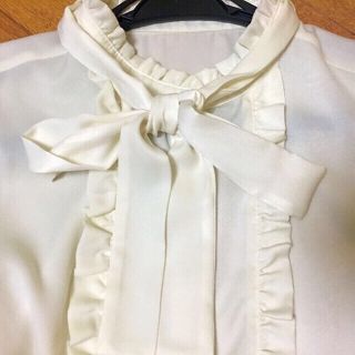 バーバリーブルーレーベル(BURBERRY BLUE LABEL)の【最終値下げ】バーバリーブルーレーベル 美品 白 ブラウス リボン(その他)