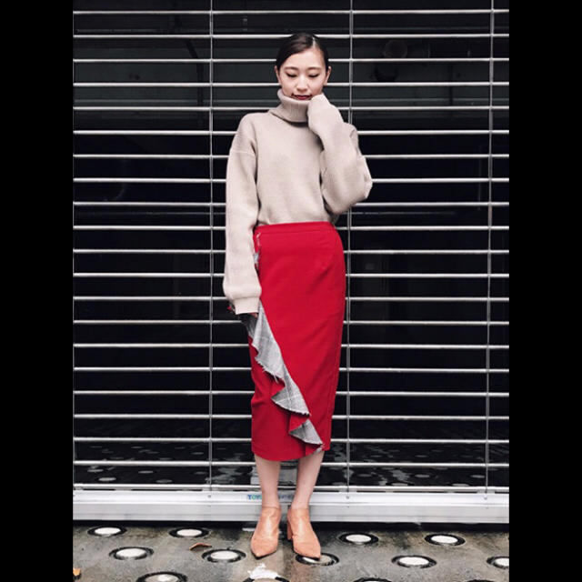 Ameri VINTAGE(アメリヴィンテージ)のAMERI VINTAGE BLYTHE RUFFLE SKIRT レディースのスカート(ひざ丈スカート)の商品写真