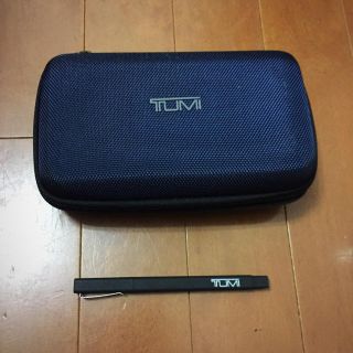 トゥミ(TUMI)の未使用 TUMIのポーチとペン☆(旅行用品)