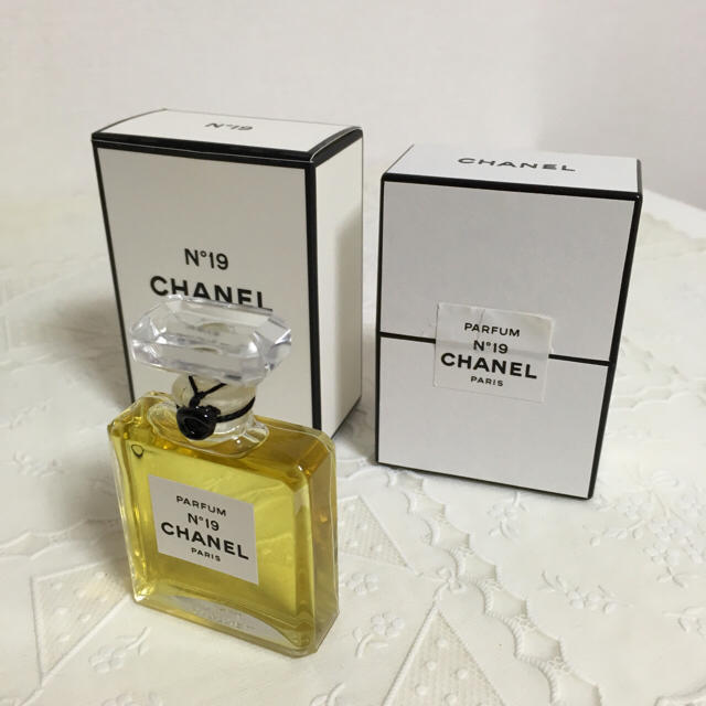 CHANEL(シャネル)の【新品】CHANEL  No 19 香水 14ml コスメ/美容の香水(ユニセックス)の商品写真