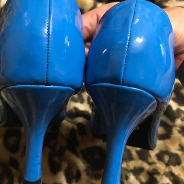 ブルーエナメルパンプス レディースの靴/シューズ(ハイヒール/パンプス)の商品写真