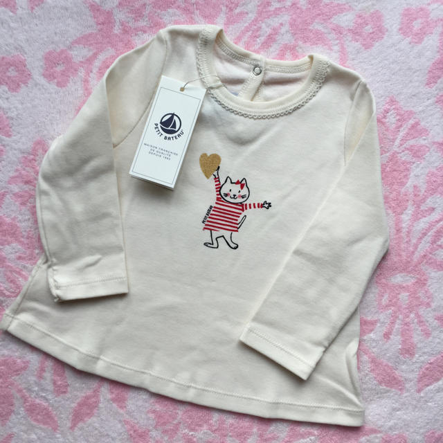 PETIT BATEAU(プチバトー)の【azu.uy様専用】新品 プチバトー♡裏起毛プリントカットソー ねこ 12m キッズ/ベビー/マタニティのベビー服(~85cm)(シャツ/カットソー)の商品写真