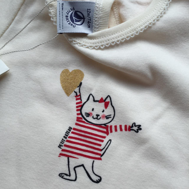 PETIT BATEAU(プチバトー)の【azu.uy様専用】新品 プチバトー♡裏起毛プリントカットソー ねこ 12m キッズ/ベビー/マタニティのベビー服(~85cm)(シャツ/カットソー)の商品写真