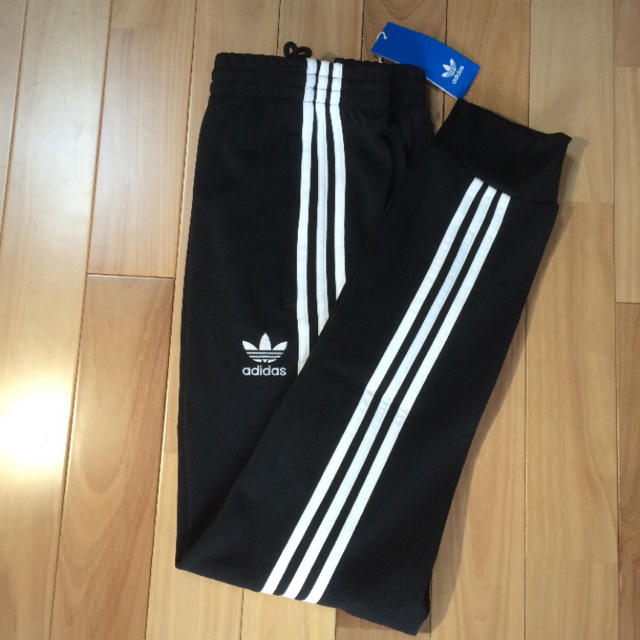 adidas(アディダス)の最安 adidas sst cuffed track pants メンズのパンツ(その他)の商品写真