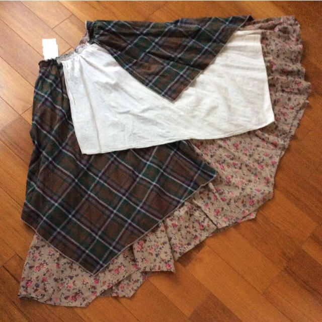 Favorite(フェイバリット)の新品タグ付き ３枚重ね フレアスカート ❤️ レディースのスカート(ロングスカート)の商品写真