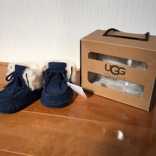 UGG(アグ)の新品UGG♡ベビーシューズ キッズ/ベビー/マタニティのベビー靴/シューズ(~14cm)(ブーツ)の商品写真