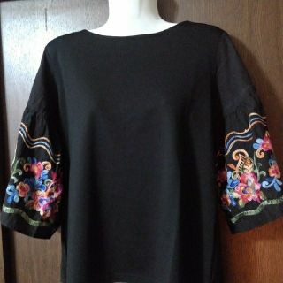 ブージュルード(Bou Jeloud)のブージュルード　花刺繍　トップス(カットソー(長袖/七分))