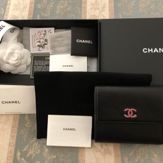 シャネル(CHANEL)の2017年新作☆CHANEL花柄☆クローバー二つ折り財布美品(財布)