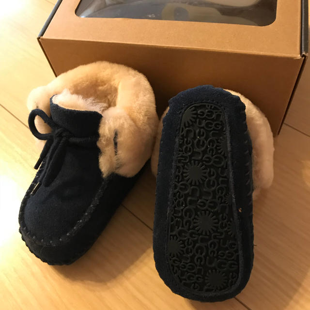 UGG(アグ)のUGG アグ ベビー シューズ モカシン ブーツ キッズ/ベビー/マタニティのベビー靴/シューズ(~14cm)(ブーツ)の商品写真