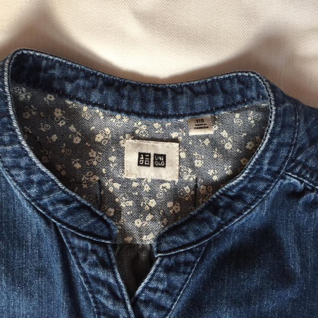 UNIQLO(ユニクロ)のユニクロ デニムワンピース 110 キッズ/ベビー/マタニティのキッズ服女の子用(90cm~)(ワンピース)の商品写真