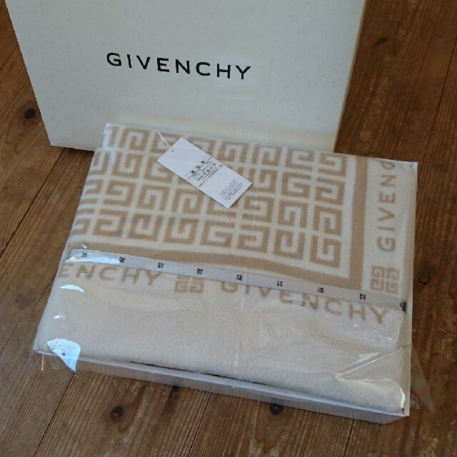 GIVENCHY(ジバンシィ)のジバンシー☆毛布 インテリア/住まい/日用品の寝具(毛布)の商品写真