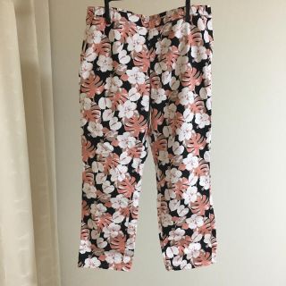 ユニクロ(UNIQLO)の花柄7分丈パンツ(カジュアルパンツ)