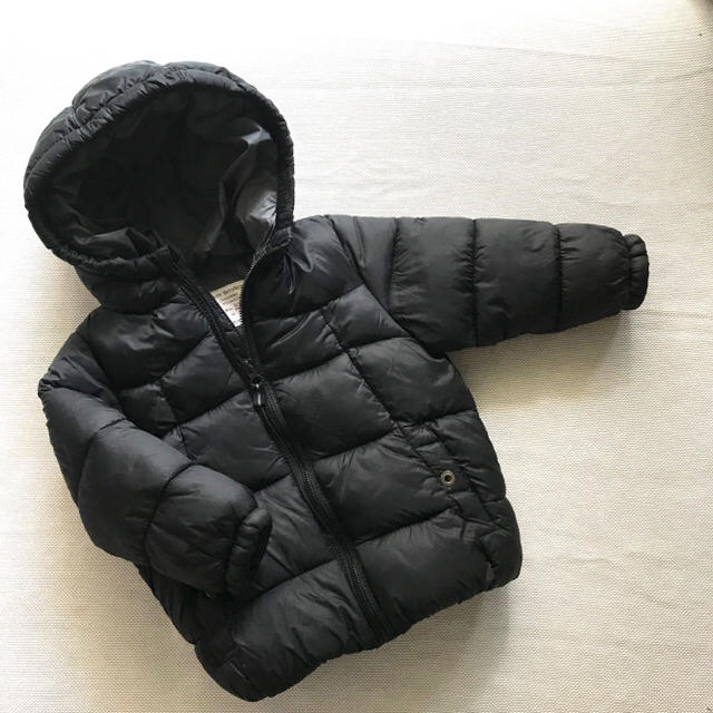 ZARA KIDS(ザラキッズ)の【送料込み】ZARA 黒 中フリースジャケット☆ キッズ/ベビー/マタニティのキッズ服男の子用(90cm~)(ジャケット/上着)の商品写真