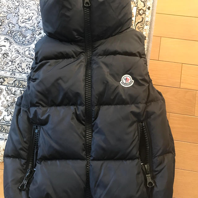 MONCLER(モンクレール)のMONCLER ベスト  美品 レディースのジャケット/アウター(ダウンベスト)の商品写真