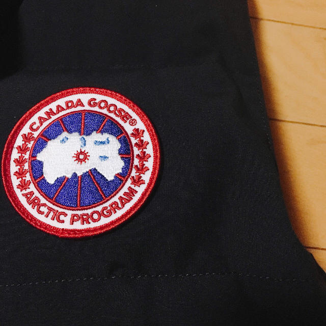 CANADA GOOSE(カナダグース)のCANADA GOOSE カナダグース レディースベスト レディースのジャケット/アウター(ダウンジャケット)の商品写真