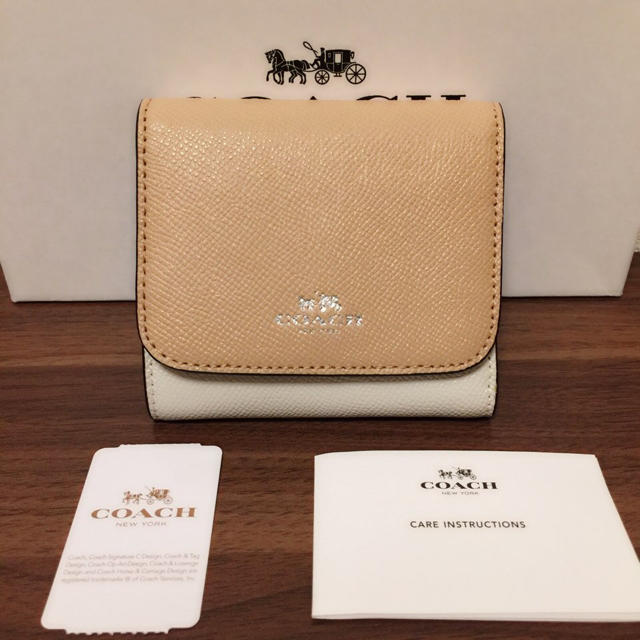 COACH コーチ 三つ折り財布 バナナ イエロー チョーク 折り財布