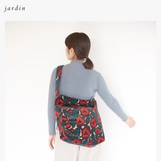 ミナペルホネン(mina perhonen)のミナペルホネン ボディバッグ jardin red 大(ショルダーバッグ)